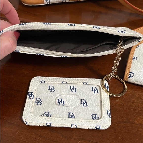 Dooney & Bourke White and Brown Logo satchel - Picture 9 of 15